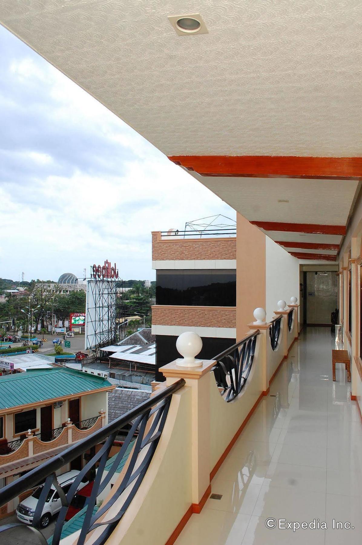 Aquari Travelers Suites Puerto Princesa Exteriör bild